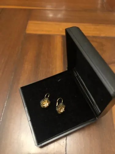 Par de Brincos antigos em Ouro com detalhes em Pedra