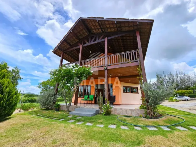 Casa em condomínio fechado a venda em Gravatá/PE! Com 3 suítes!