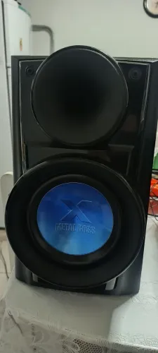 SOMENTE UMA CAIXA DE SOM LG COM 280 WATTS RMS DE POTÊNCIA.