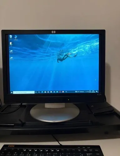 Monitor HP w17e 17" - Excelente Estado (Com Cabos)