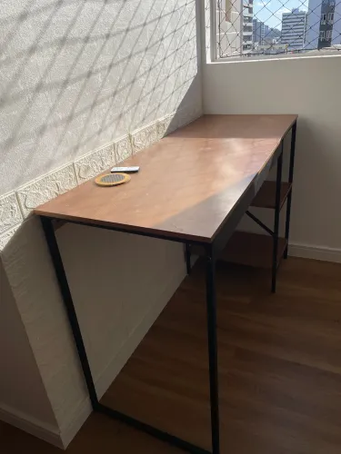 Mesa Home Office 1,10cm c/ prateleira