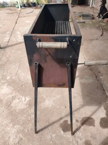 Churrasqueira + grelha para espetinho