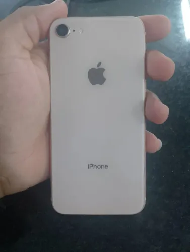 iPhone 8, bem conservado e funcionando normalmente, apenas precisa trocar o botão digital.