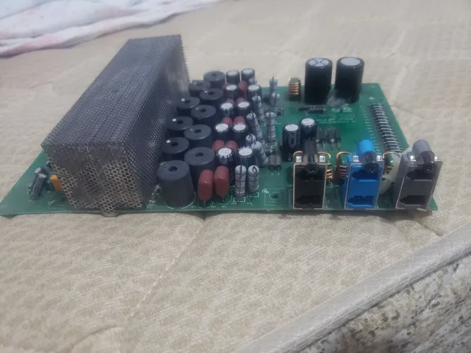 placa das saídas mini sistem philips fwm9000, obs duas saídas médias com mal contato 