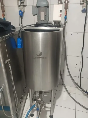 Vende-se batedor industrial capacidade 100 litros marca lupa frio