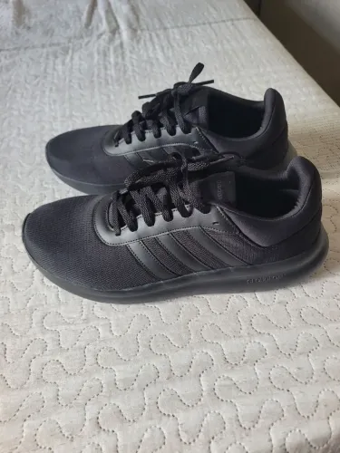 Tênis adidas original n 42 negócio.