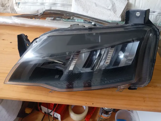 Farol Led esquerdo do Renault Kardian 2025