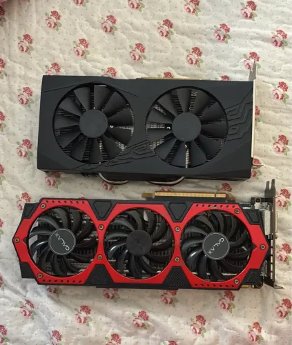 Vendo três placas de video