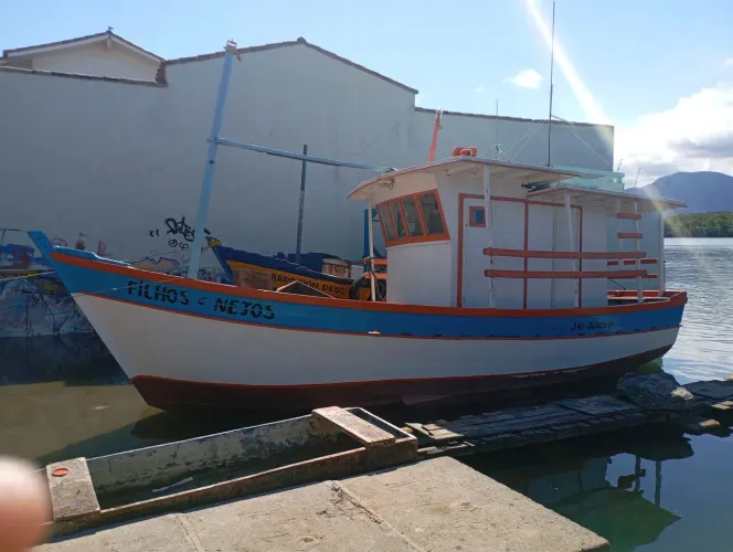 Troco ou vendo barco 9 metros