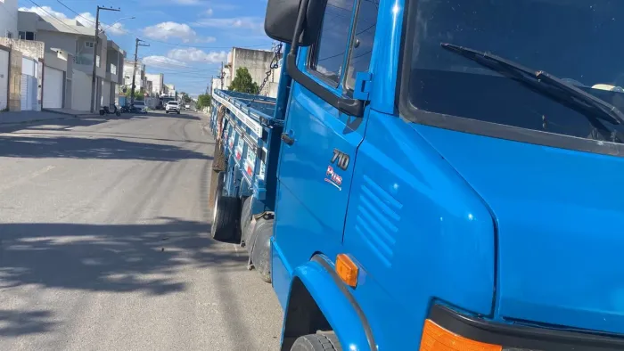 Mercedes 710 ano 2011/2011