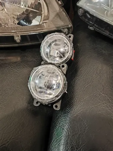 Sandero farol máscara negra e mais farol de milha
