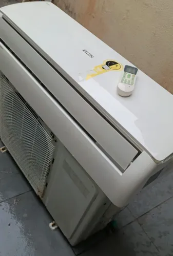 Ar condicionado tipo split 18k BTUs, eficiente