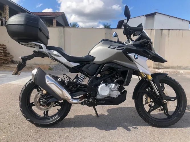 Moto impecável 