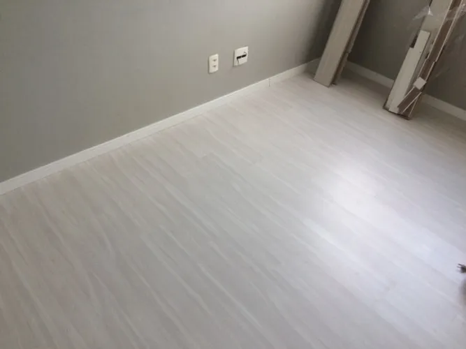 Piso laminado material e mão de obra