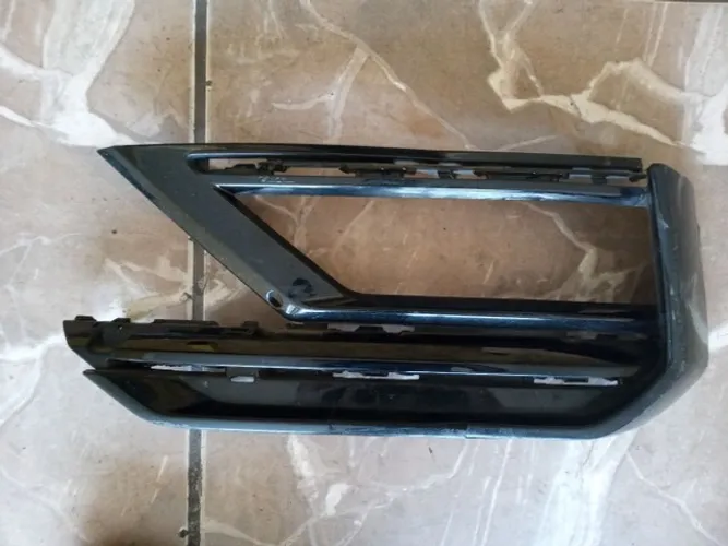 Grade do milha lado esquerdo Volkswagen Tiguan R-line 2020