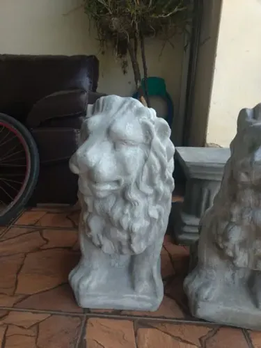 Par de Leão em cimento com colunas para decoração 