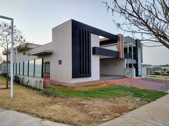 Casas modernas em condomínio fechado