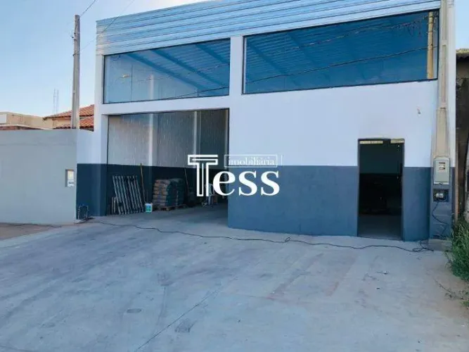ALUGO Salão Novo com 190m² escritório / acessibilidade Jardim São Paulo - Cedral SP.