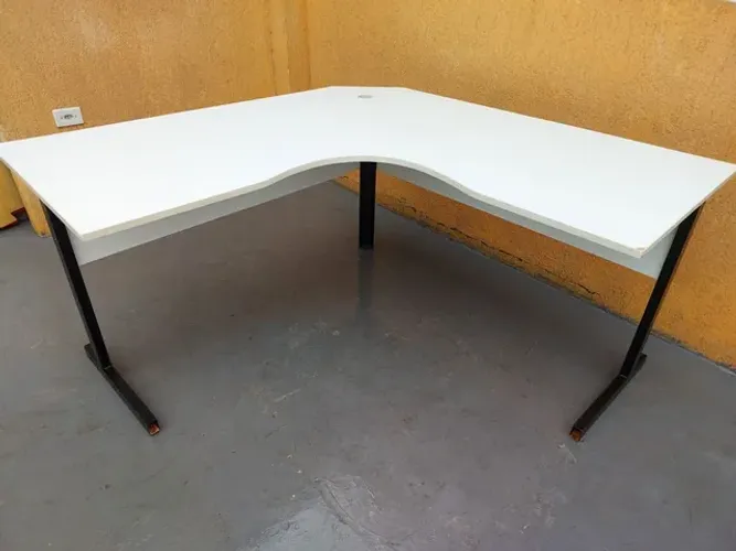 Mesa escritório em L