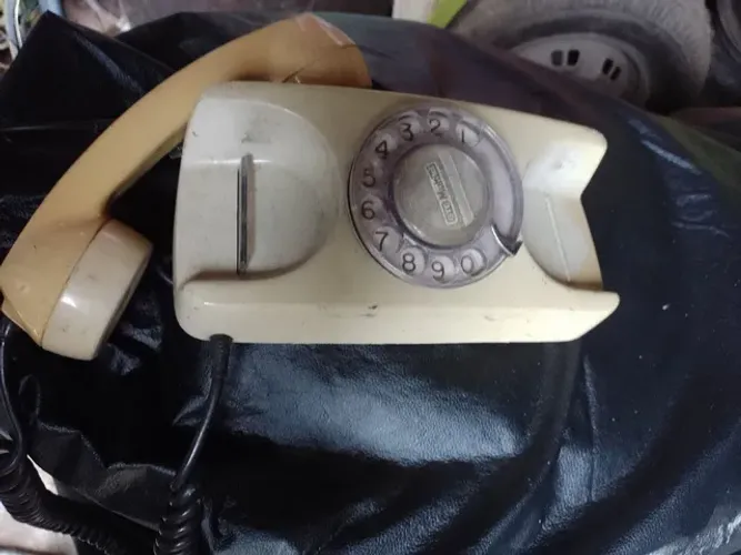 Aparelho de telefone antigo