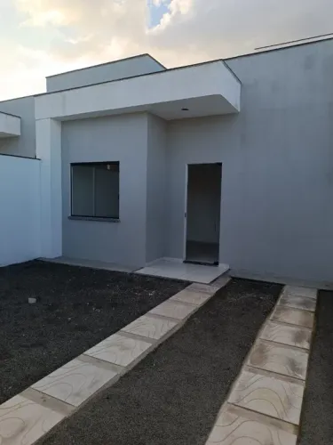 Vendo casa de 3/4 sendo uma suíte no sim