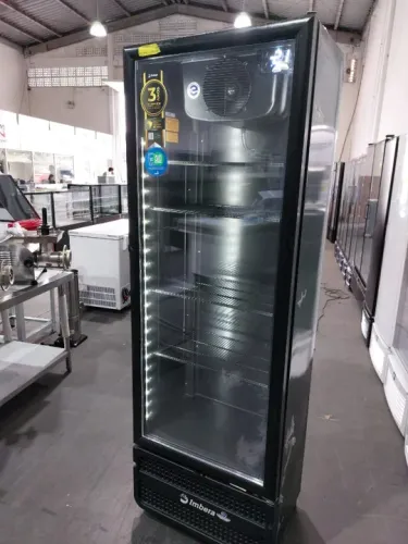 Cervejeira 400L expositora Imbera com 3 anos de garantia full black 