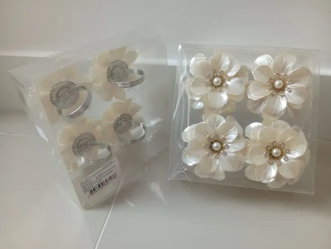Conjunto de 04 anéis para guardanapo flor 6x7cm