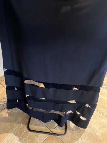 Vestido Longo Preto com Detalhes em Tule