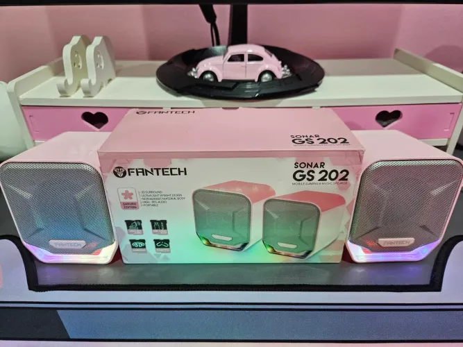 Caixas de som gamer Fantech rosas seminovas