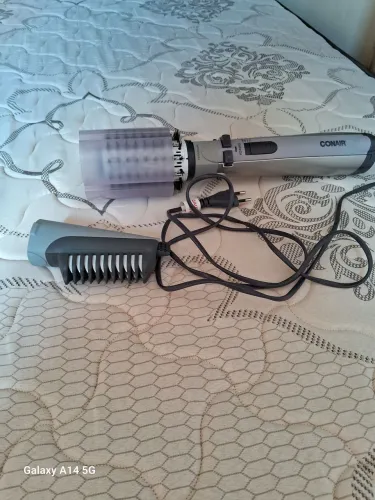 Escova de cabelo modeladora  marca conair 