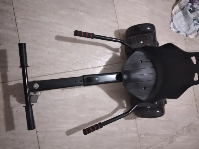 Vende-se um Houvebor 6,5 com o Hoverkart universal bem pouco usado.