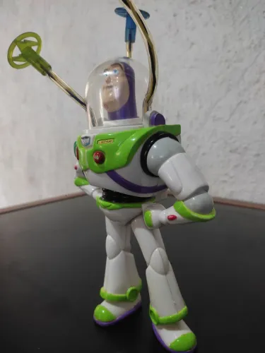 Buzz Lightyear capacete giratorio disney