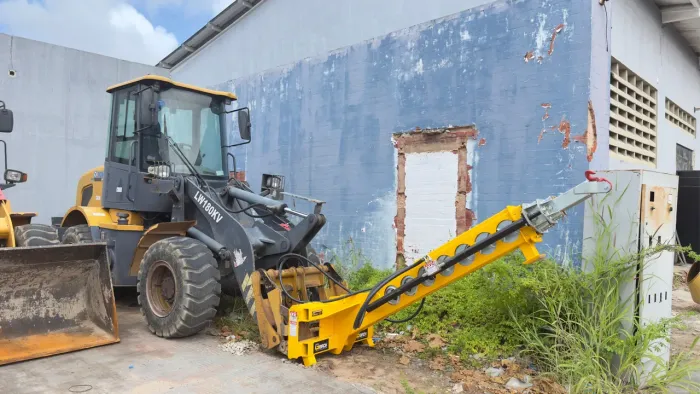 Pá carregadeira com treleborg 7 metros 