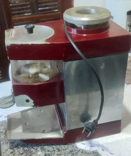 Máquina de moer café em ótimo estado 127 Wats