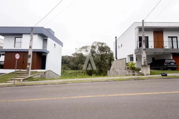 Terreno à venda no bairro Vila Nova em Joinville-SC por R$600.000,00.