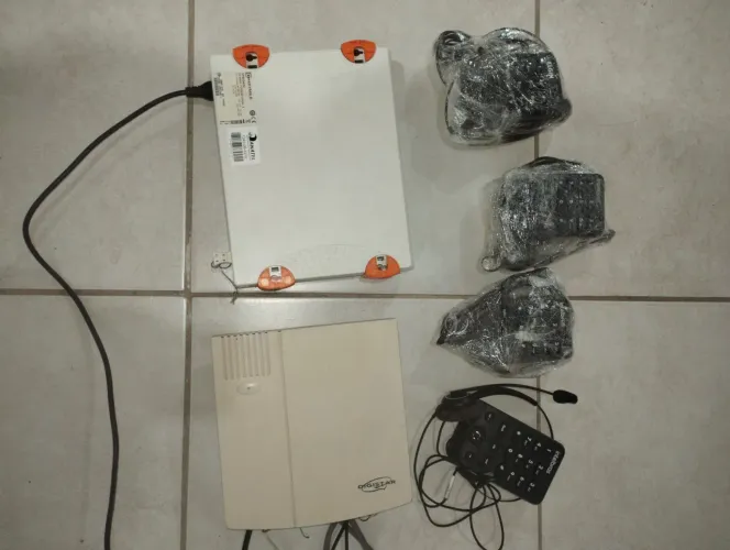 Kit Central Telefônica e Headsets -Pabx Digistar modelo xt72, 3 headset hsb50 e 1 hsb 6000