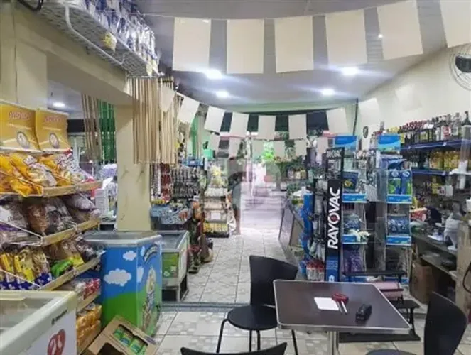 Loja comercial frente de rua , junto à Haddock Lôbo.