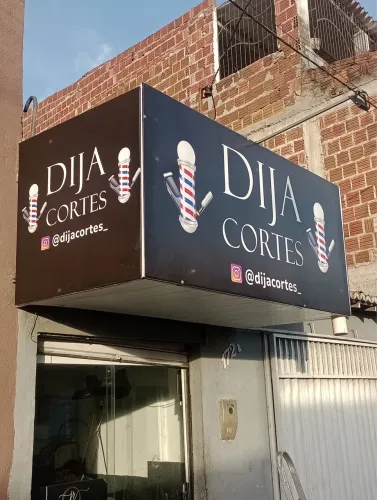 Fachada e cobertura Lojas