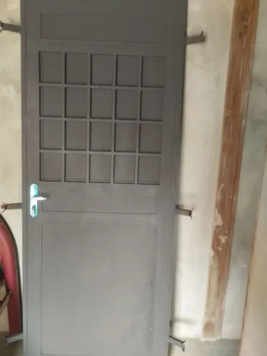 Vende-se porta de ferro 