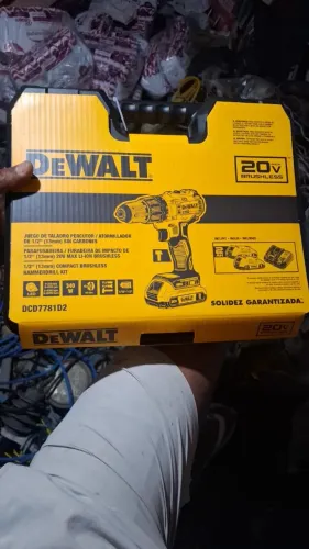 Parafusadeira Dewalt Profissional com Bateria e Carregador