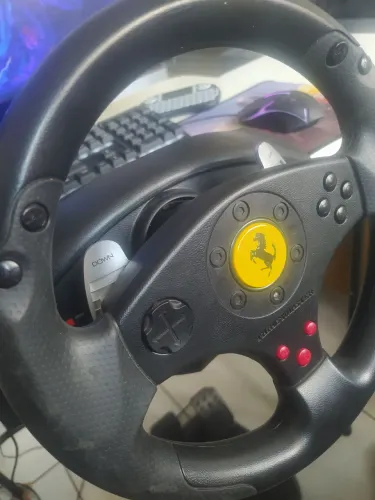 Volante gamer Ferrari PC e PS3 