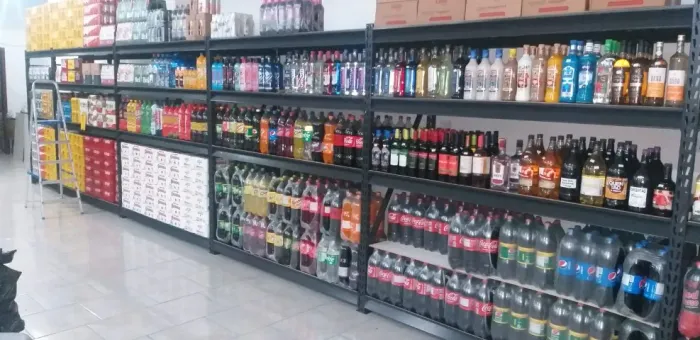 Prateleira para distribuidora de bebidas