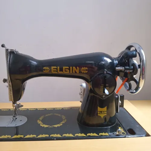 Máquina de Costura Elgin Clássica