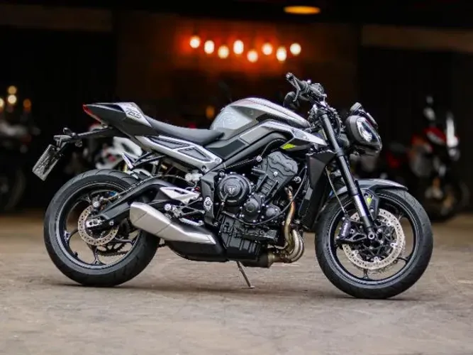 TRIUMPH STREET TRIPLE 765 R 750 cc 