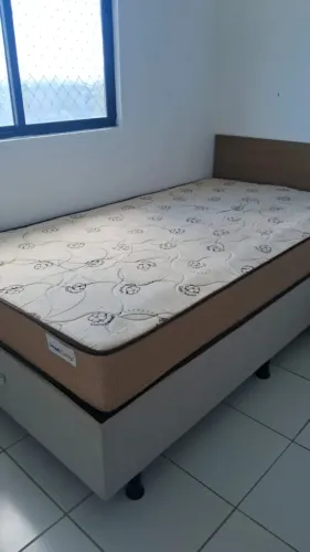 Cama solteirão semi nova