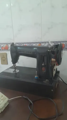 Máquina de Costura Singer - Usada