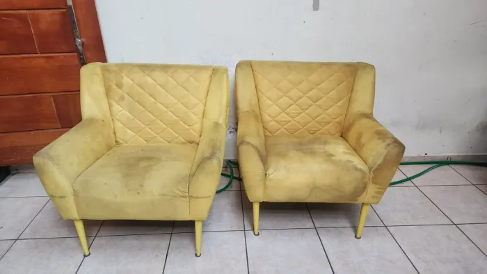 2 poltronas confortáveis excelente estrutura