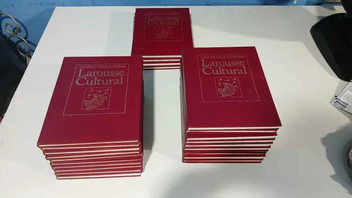 Enciclopédia Larousse Cultural (Francesa)