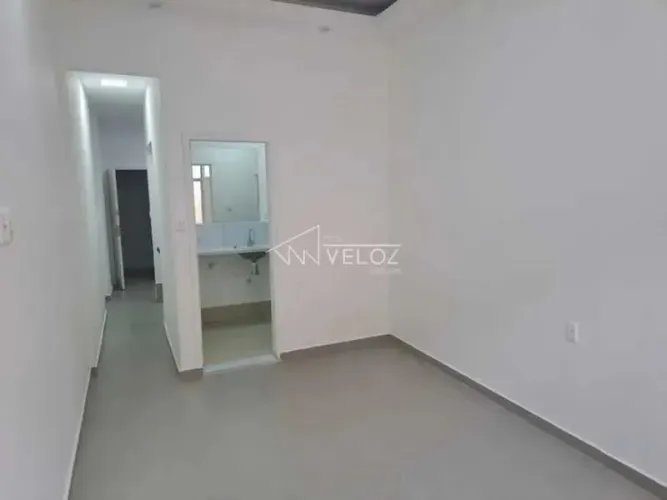 Kitnet/Conjugado - / Residencial / Glória