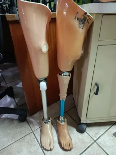 Prótese Perna Direita